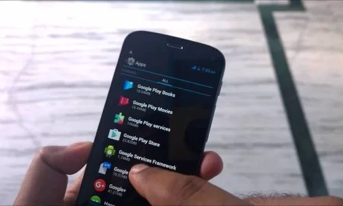 De ce aplicațiile se închid singure pe telefon chiar dacă ai memorie suficientă?