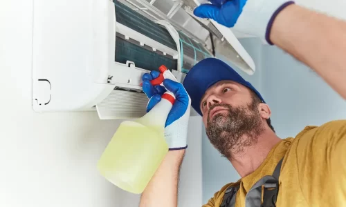 De ce scoate aparatul de aer condiționat un miros înțepător de oțet la pornire?