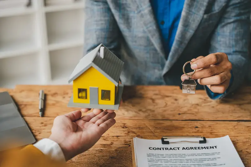 Poți lua un credit imobiliar dacă lucrezi pe PFA și cum să crești șansele de aprobare?