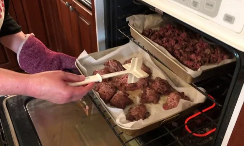 Carne tocată la cuptor: Cum obții textura moale și plină de savoare