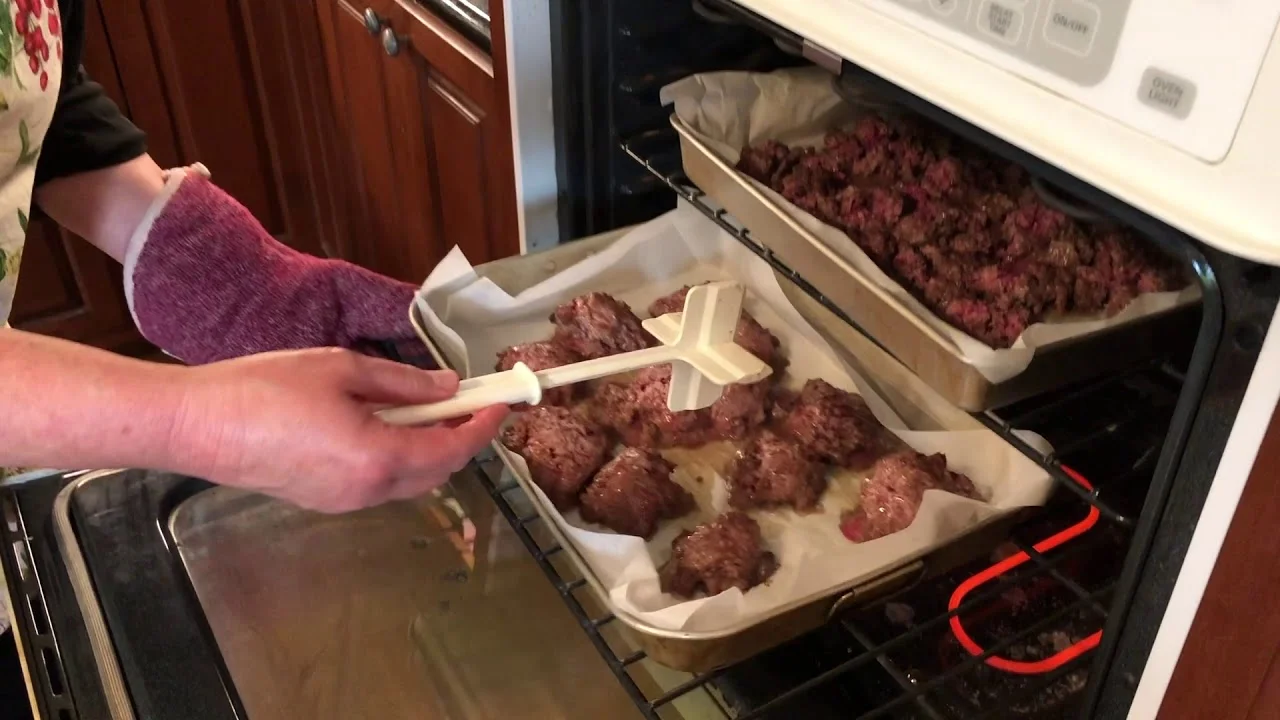 Carne tocată la cuptor: Cum obții textura moale și plină de savoare