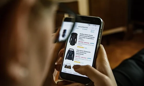 Cum recunoști un site fals care vinde produse „de firmă” la preț redus?