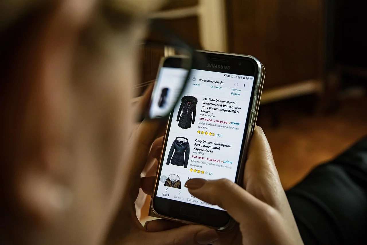 Cum recunoști un site fals care vinde produse „de firmă” la preț redus?