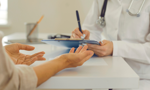 De ce tot mai mulți români aleg asigurarea medicală privată în contextul actual global