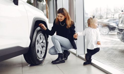 Cum alegi corect scaunul auto pentru copil în funcție de greutate și vârstă?