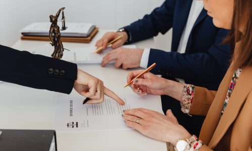 Ce înseamnă „contract civil de prestări servicii” și când îl poți folosi legal?